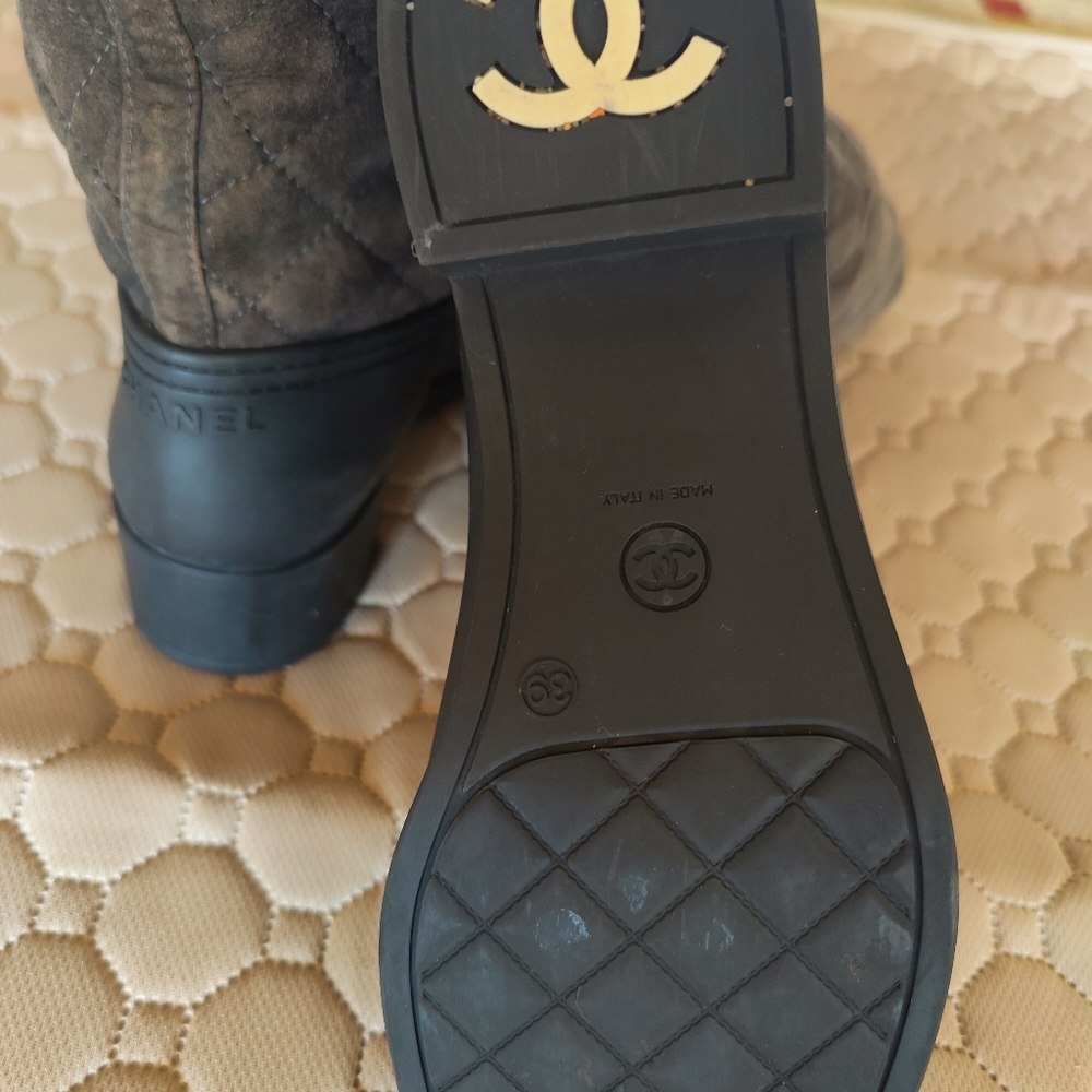 Chanel winter boots size 39 - Picture 5 of 7